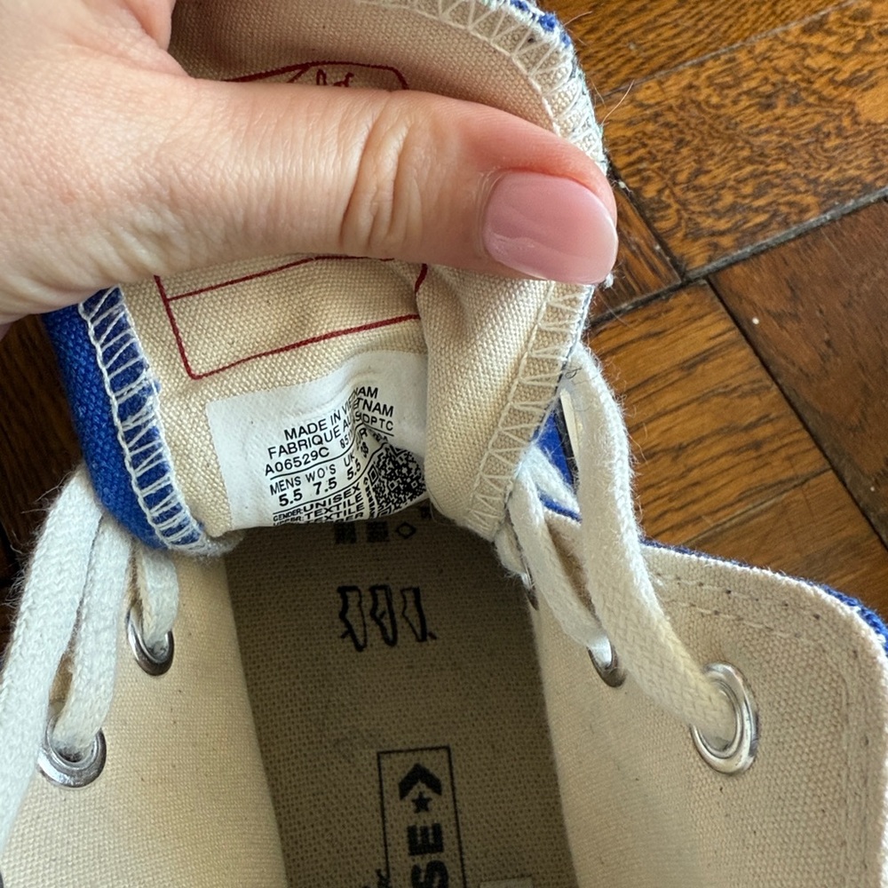 Converse High-Top Sneakers size 7.5 - Picture 2 of 3